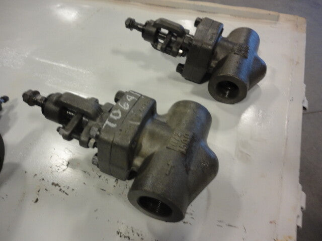 NEWCO Fig. 51 Forged Steel Globe Valve 1-1/2" 1500 Threaded *Missing Handwheel*