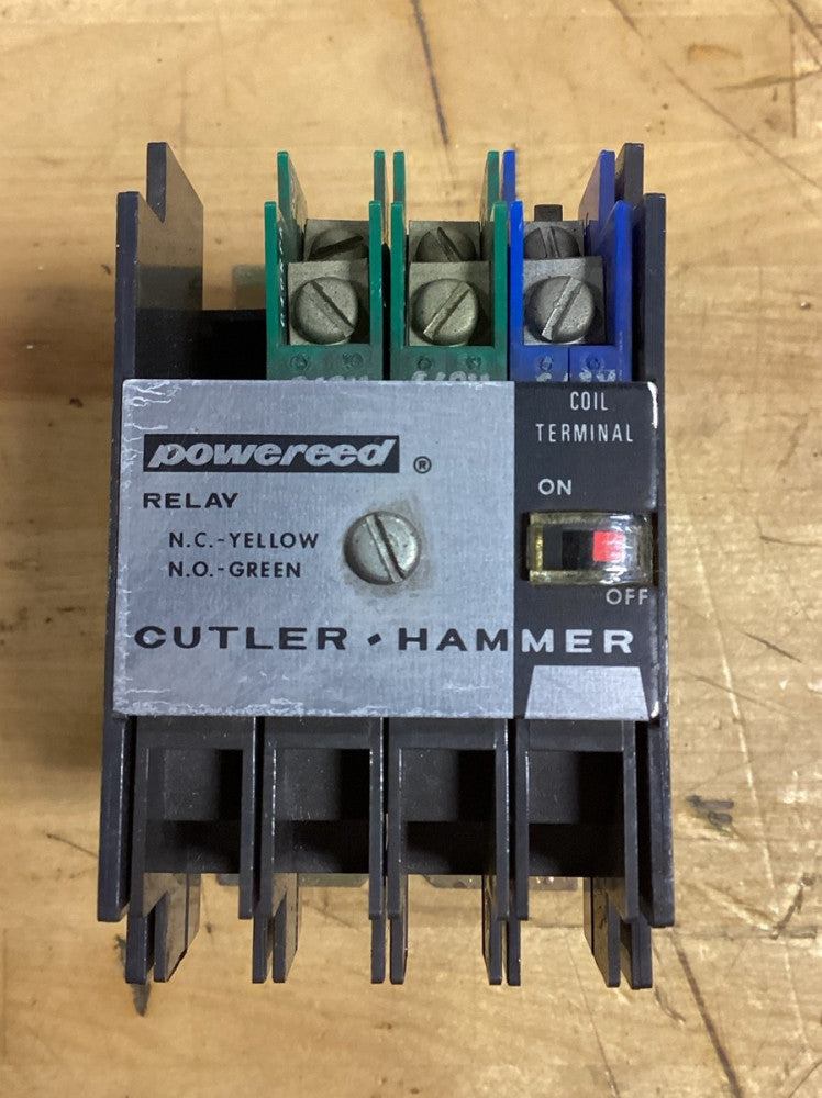 CUTLER HAMMER TYPE R D40RB SER A2 120 V 50/60 Hz POWEREED RELAY
