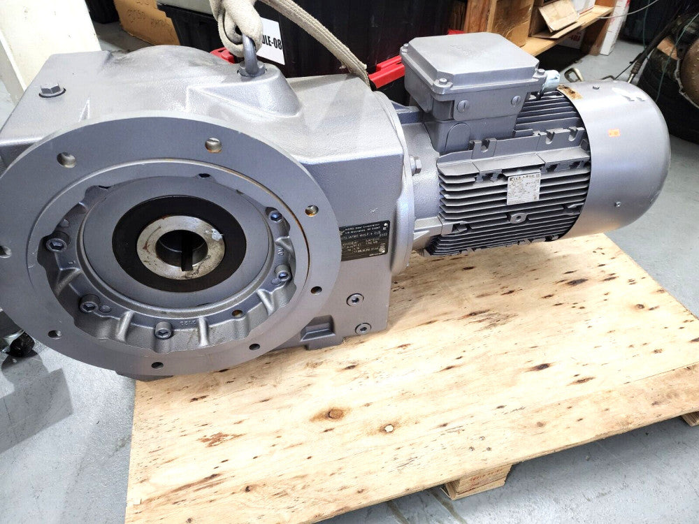 Nord Gear Box & Motor Assembly SK 9072.1AFBH 160LP/4 CUS TW 20.0HP 1775RPM 91.47