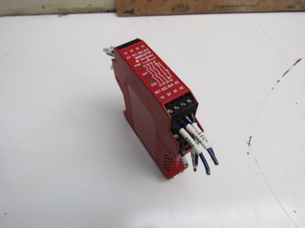 ALLEN BRADLEY 440R-N23132 GUARDMASTER SAFETY RELAY XLNT USED TAKEOUT !!M/OFFER