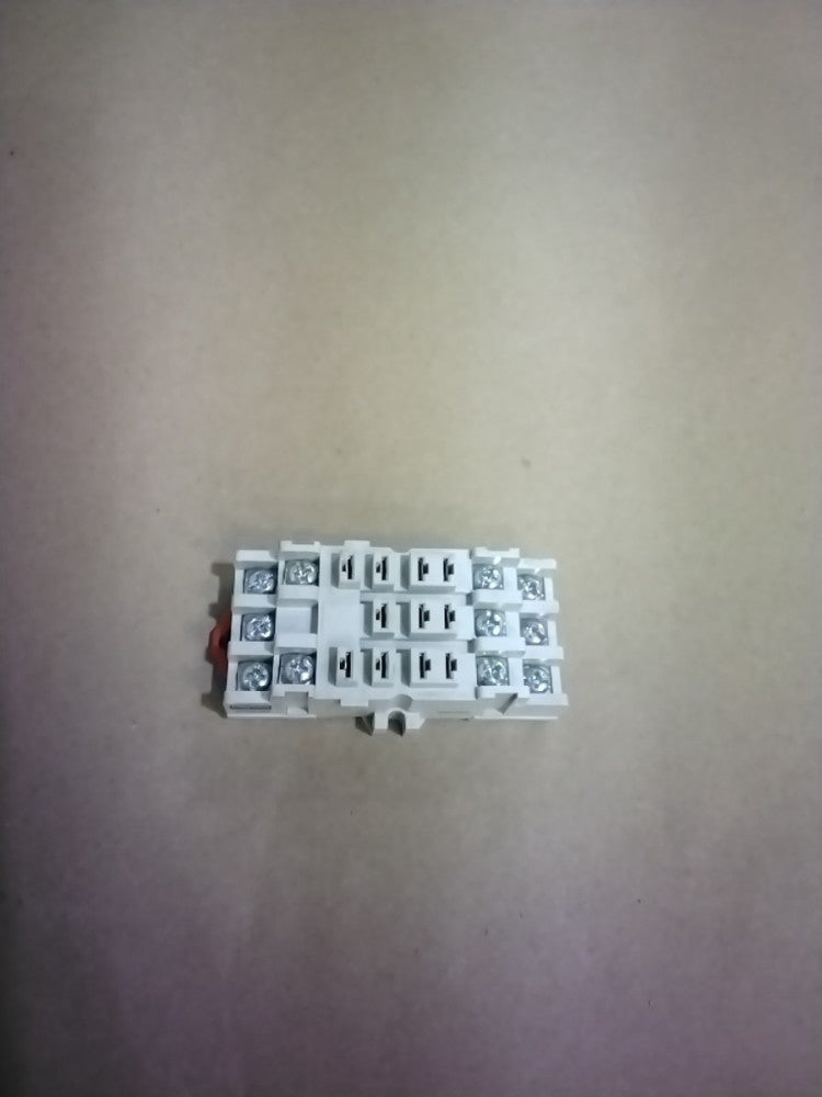 New - DAYTON 5X853M RELAY BASE 