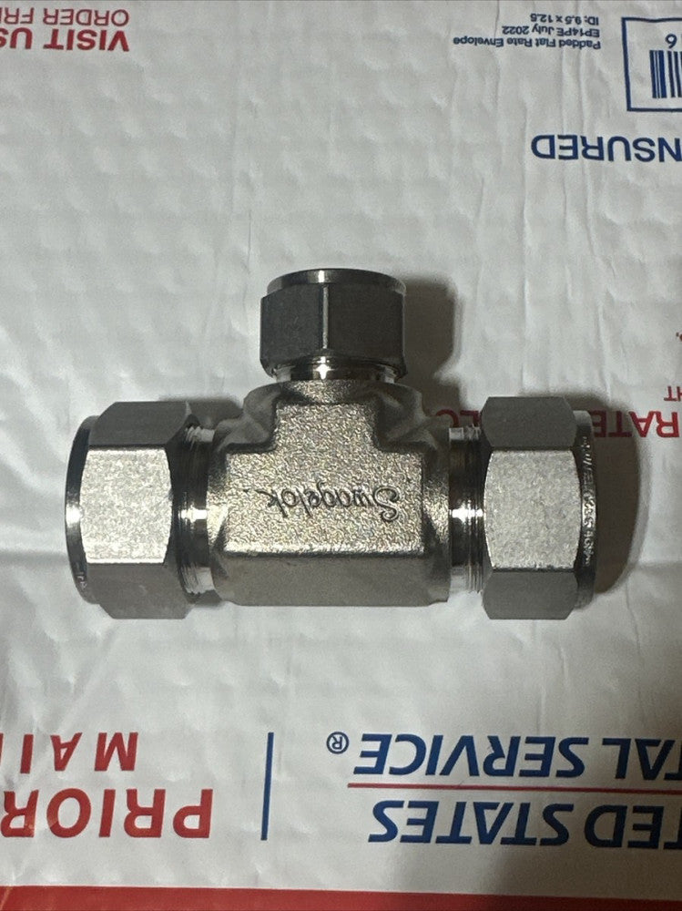 NEW Swagelok SS-1610-3-16-12   1" Tube X  1" x 3/4" Tube Reducing Union Tee