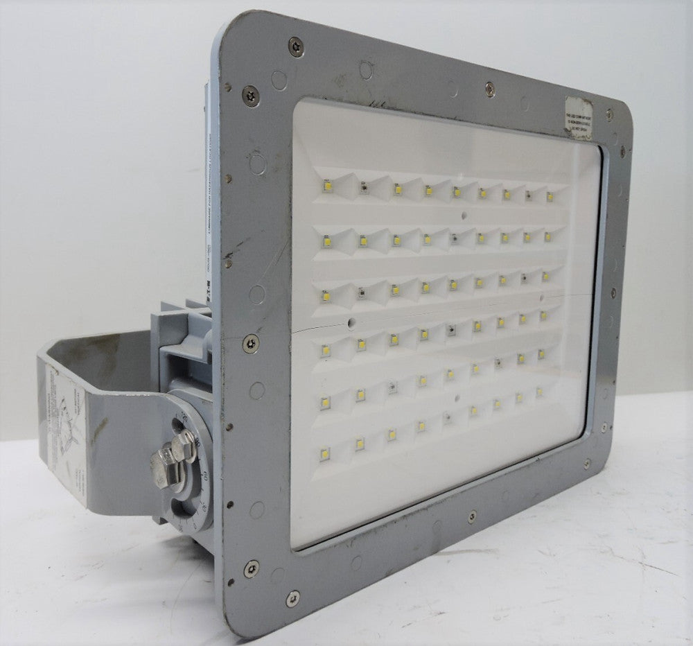 Crouse-Hinds by Eaton FMVA13LCY-UNV34-76 LED FLOOD COOL GLASS LENS 347-480 VAC