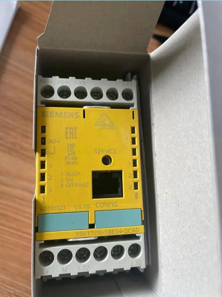 One Brand New Siemens Safety Monitor Relay 3RK1105-1BE04-2CA0