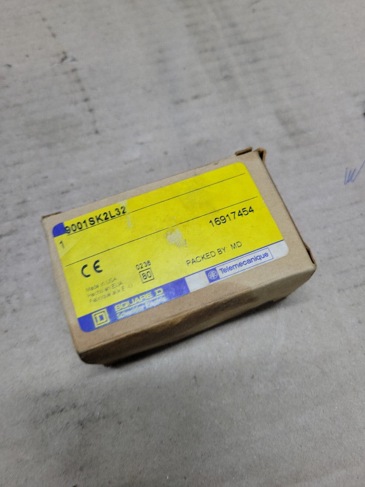 NEW! SQUARE D 9001SK2L32 PUSHBUTTON SWITCH 30MM MOUNT HOLE SERIES H
