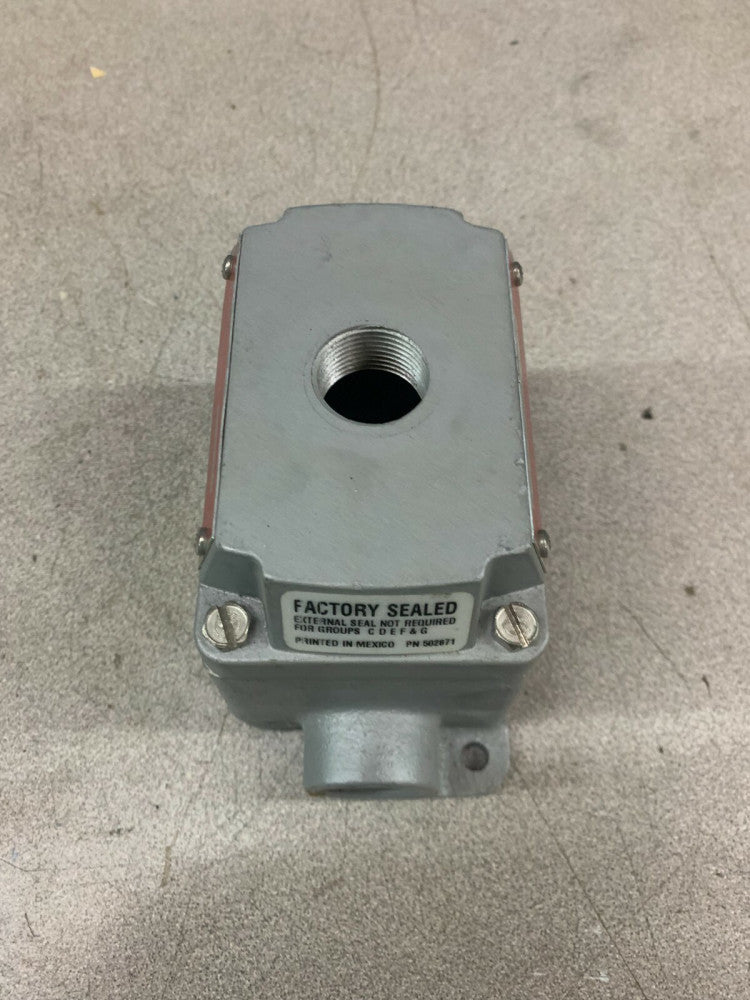 NEW NO BOX APPELTON PUSH BUTTON ENCLOSURE EFDB175UM1 M