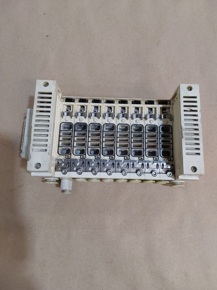 SMC VV5Q21-08N7FU0-S Pneumatic Plug In Base Manifold 8-Station D-Sub
