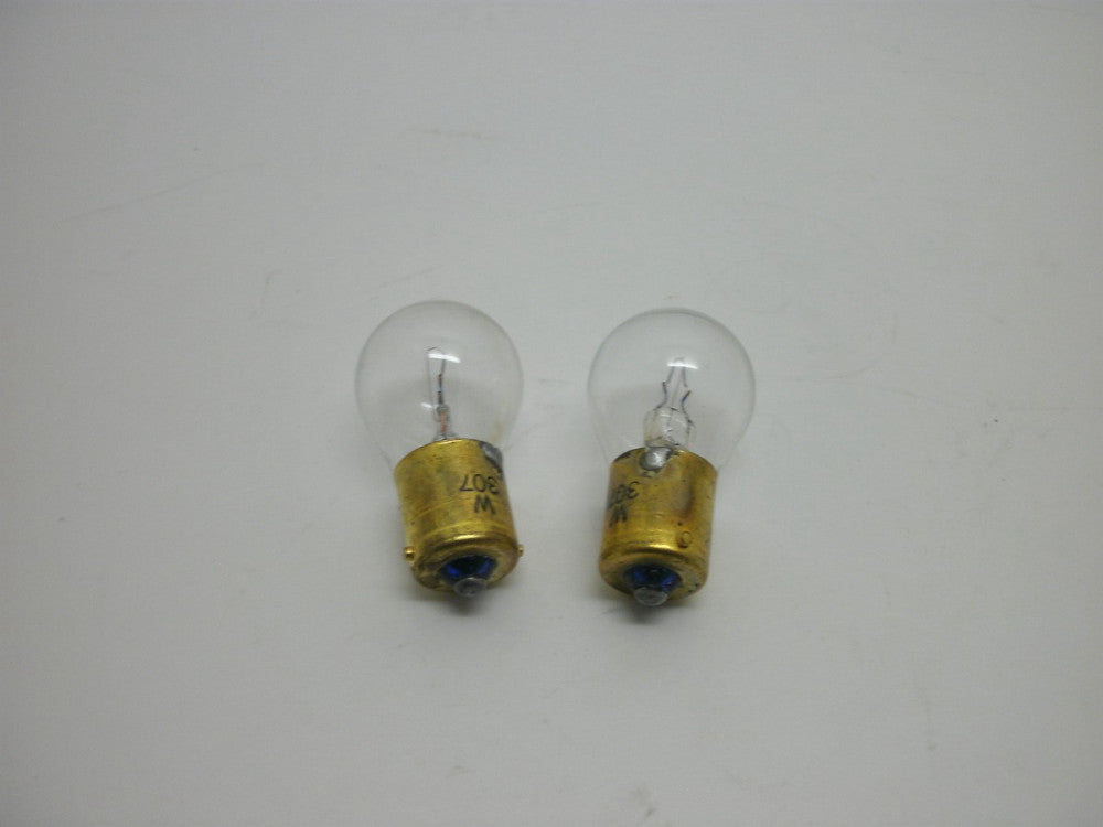 CHICAGO MINIATURE 307 BULB LAMP  28V S.C. BAYONET S-8 (LOT OF 2) NNB