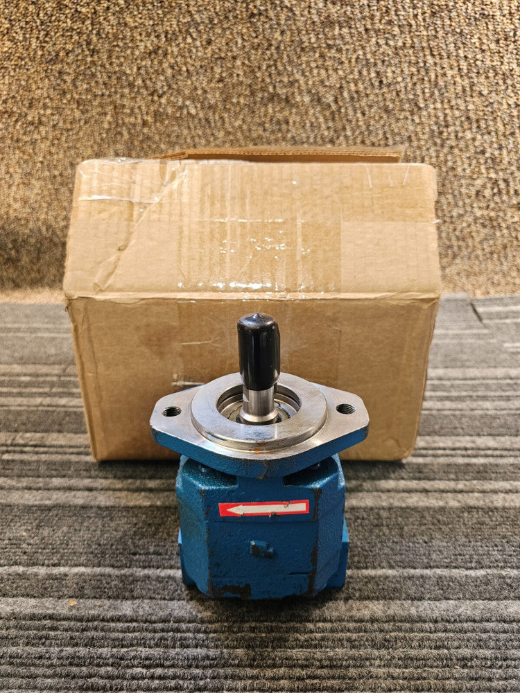 Wastequip Hydraulic Motor 574-01218 114602 2-Hole Mounting, Blue