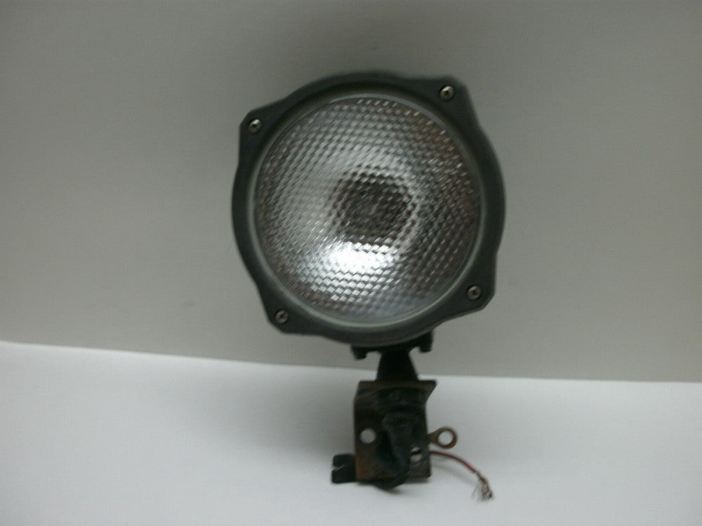 GENERIC 12 VOLT LIGHT WITH ADJUSTABLE BRACKET AND REPLACEABLE BULB 7" ROUND