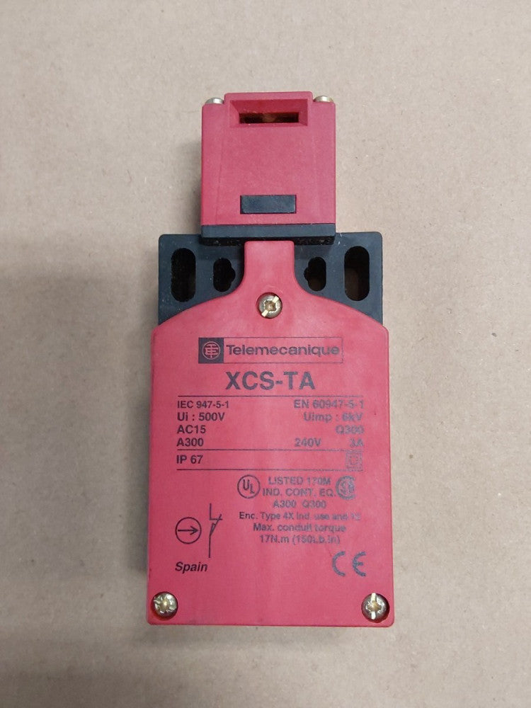 TELEMECANIQUE safety switch XCS-TA A300 Ac15 Ui:500V 240V 3A