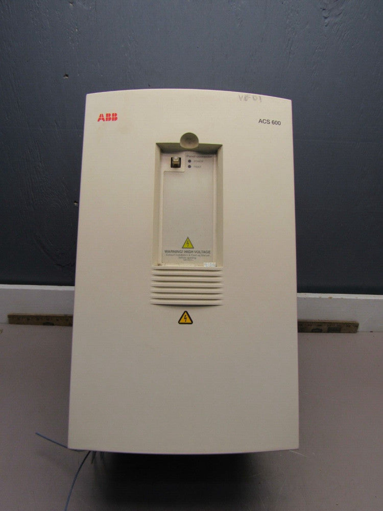 ABB ACS600 AC DRIVE ACS601-0025-4-000B1200811 380-500V 34/24AMPS USED TAKEOUT !!
