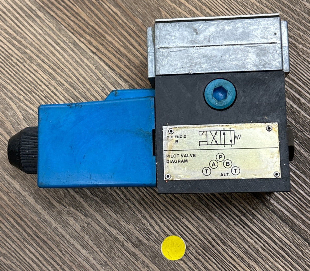VICKERS PILOT VALVE DG4S4W-012A-H-60 W/COIL  868988  24VDC