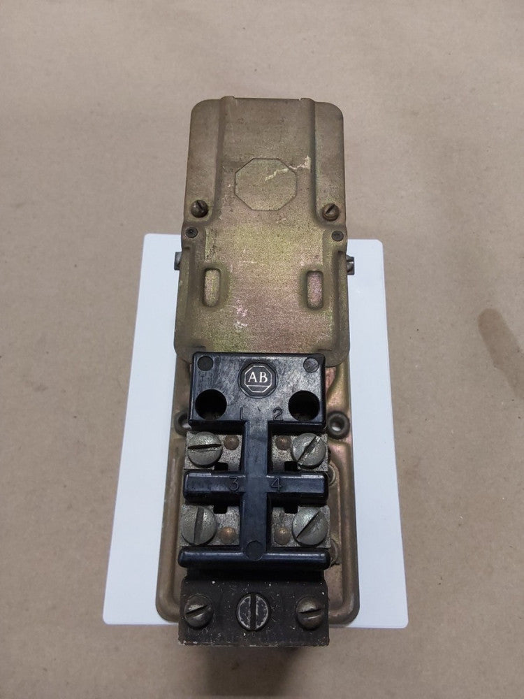 ALLEN BRADLEY 849-ZOD32 PNEUMATIC TIME DELAY RELAY SERIES B / 849-Z0D32