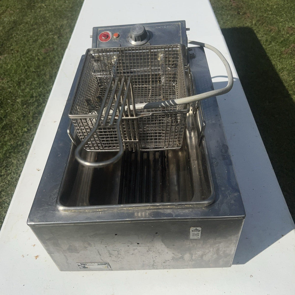 Wells F-49CY Countertop 15lb Low Wattage Single Basket Electric Fryer