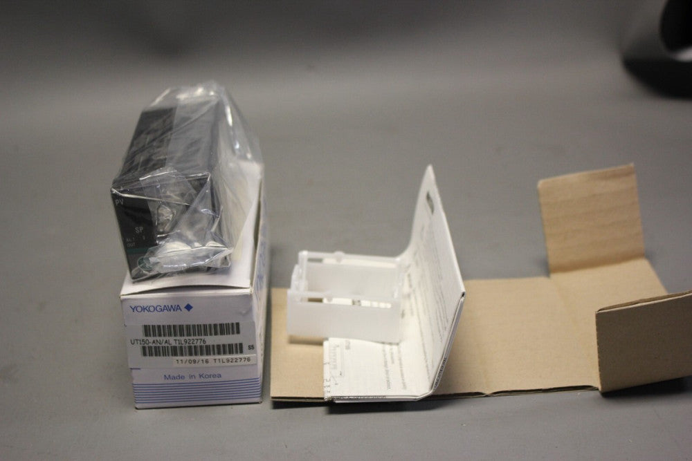NEW YOKOGAWA TEMPERATURE CONTROLLER UT150-AN