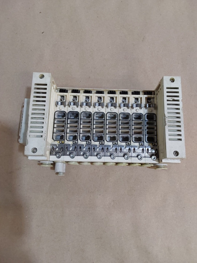 SMC VV5Q21-08N7FU0-S Pneumatic Plug In Base Manifold 8-Station D-Sub