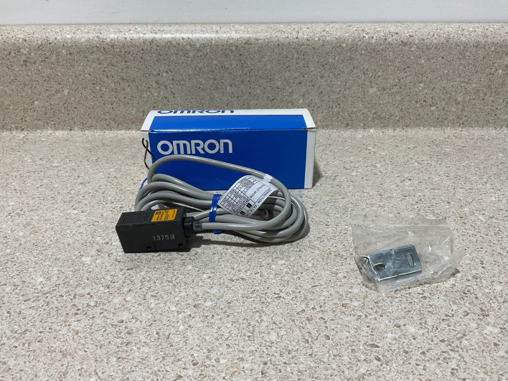 Omron E3S-DS10E41-40 2m NEW