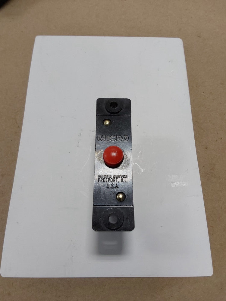 Micro Switch 3MN1 Standard Pin Plunger DPDT Screw Terminal 15 A 230 Vdc NOS