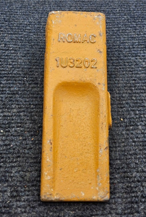 ROMAC 1U3202 Bucket Tooth fits Caterpillar, John Deere Bobcat *TOOTH ONLY*