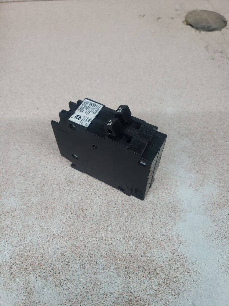 Siemens circuit Breaker Q2020 NOS CHIPPED