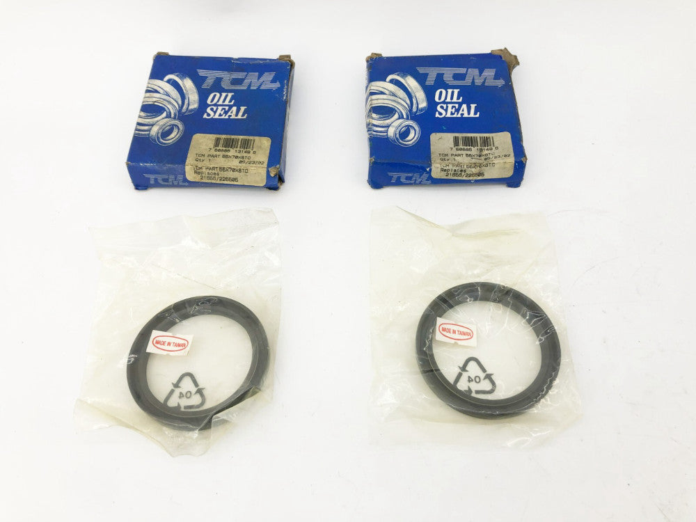 Lot of 2 New TCM 55X70X8TC Oil Seals 21656 / 226505