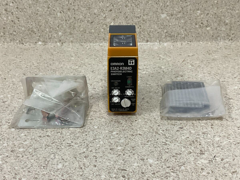 Omron E3A2-R3M4D NEW