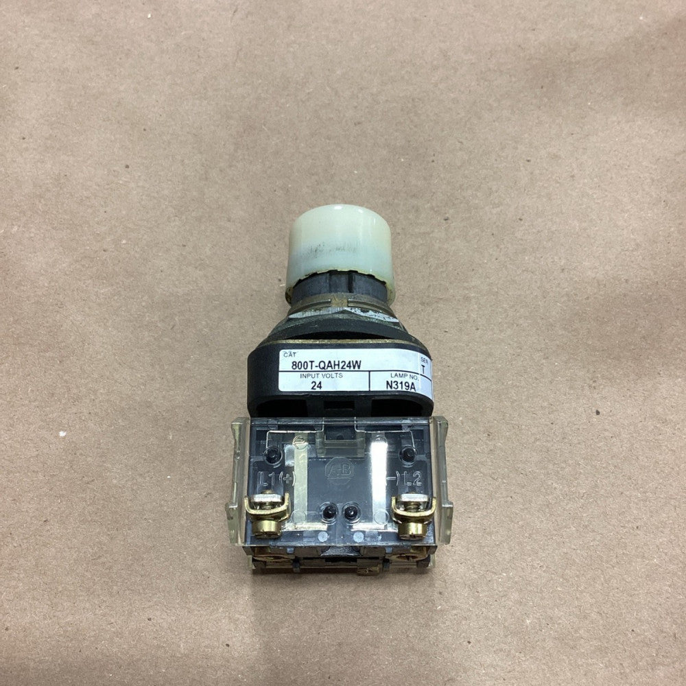 ALLEN BRADLEY WHITE PUSH BUTTON 800T-QAH24W SER T 24VAC/DC.