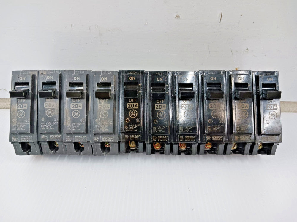 Lot of 10) GE 20 Amp Bolt-On Circuit Breaker 1 Pole 120/240 VAC 10kA THQB120