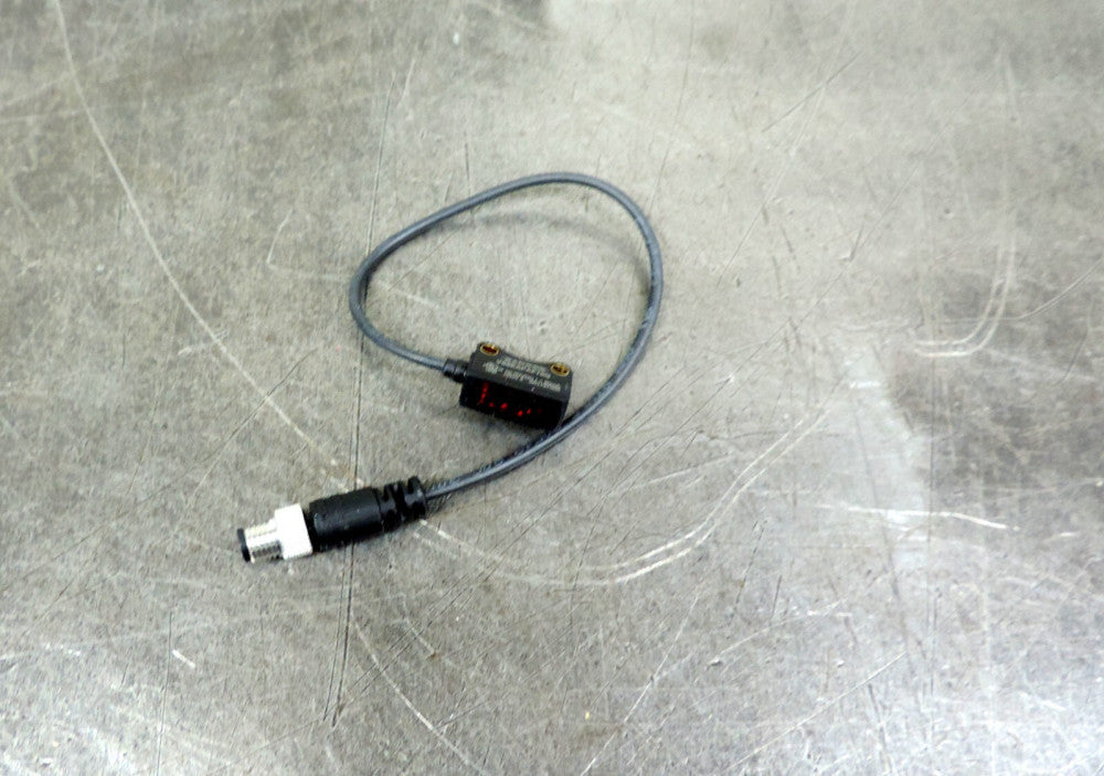 Banner VSE8EAPAF70Q Background Suppression Optical Sensor  803411