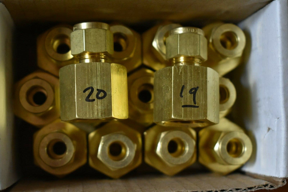 [Box of 14] Parker 6-8 CBZ-B Brass 3/8" Tube x 1/2" Female NPT Adapter Fitting