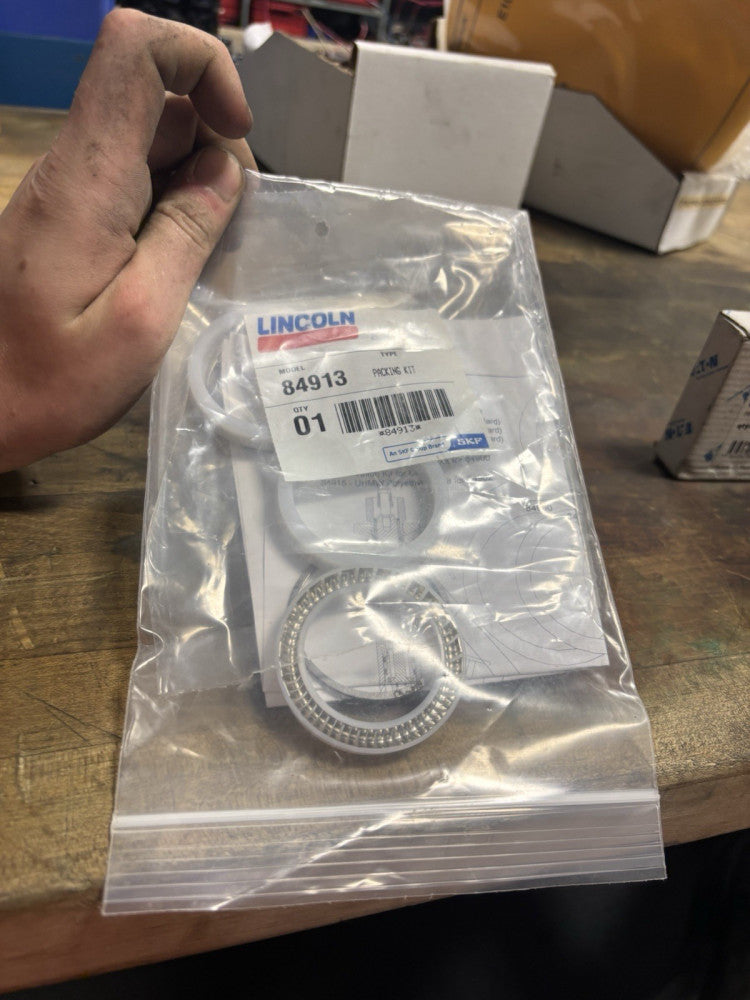 NEW LINCOLN INDUSTRIAL 84913 Packing Kit