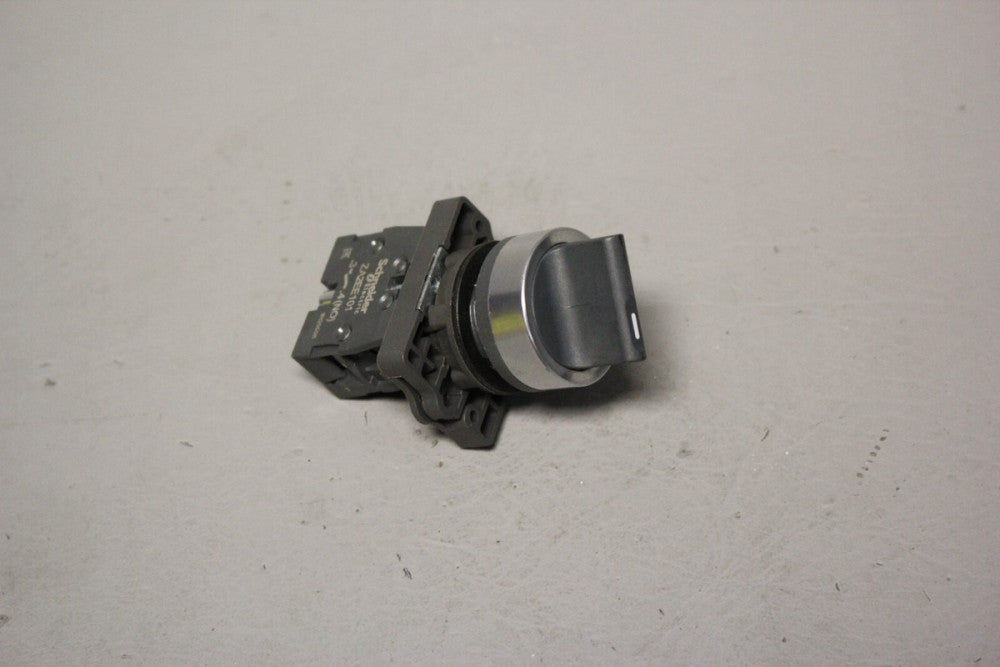 SCHNEIDER SELECTOR SWITCH WITH CONTACT BLOCK ZA2EE101