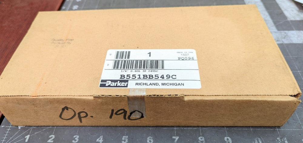 Parker B Series Double Solenoid 4-way 3-position Valve B551BB549C NEW [A3B2]