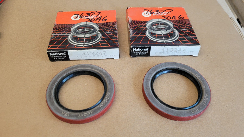 Lot Of 2 Federal Mogul 413247 Oil Seals 2.375x3.371x.375