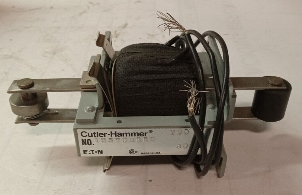 NEW EATON CUTLER HAMMER PULL STYLE AC SOLENOID W/ INSERT 220 VAC 10370H886