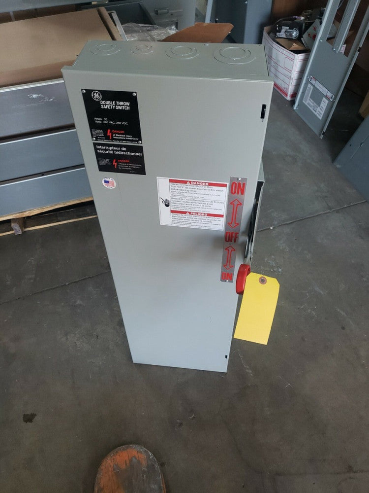 NEW NO BOX GE TDT3321 DOUBLE THROW SAFETY SWITCH 30 AMP 240 VAC  3 POLES TYPE 1