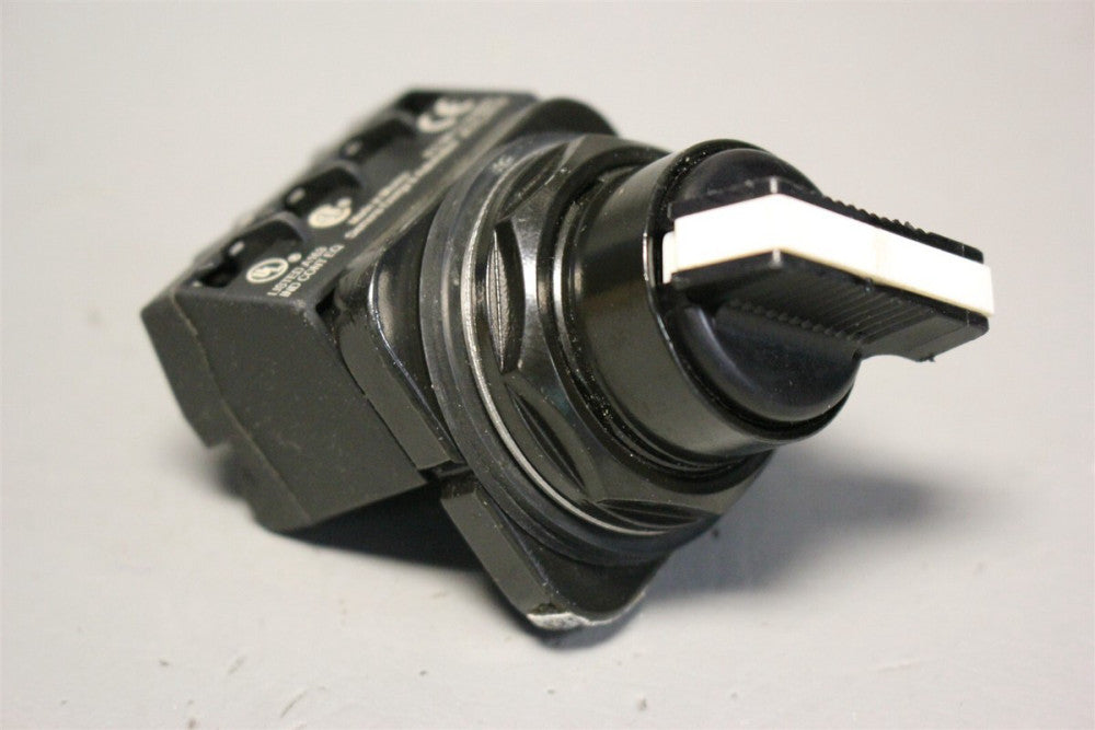 SIEMENS BLACKMAX 2-POSITION SELECTOR SWITCH OPERATOR 52SX2AAB W/52BAK