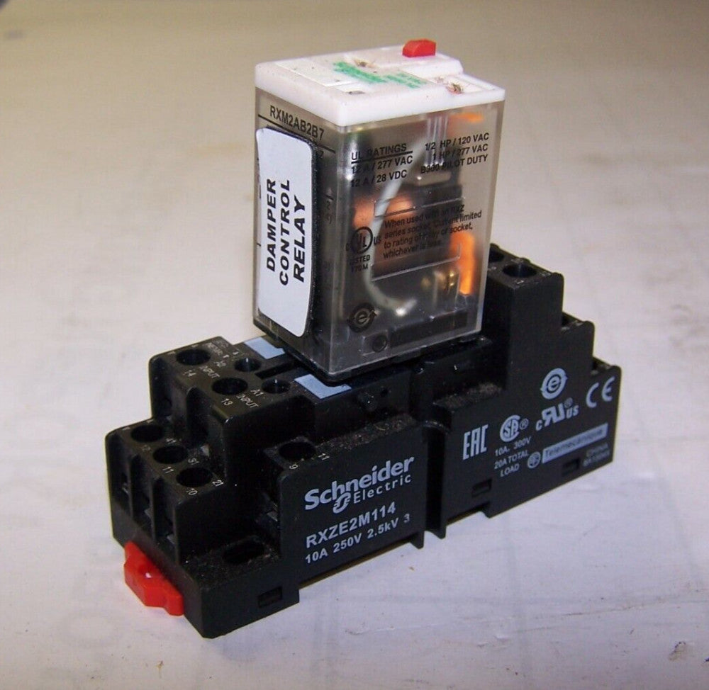 SCHNEIDER ELECTRIC TELEMECANIQUE RELAY SOCKET RXZE2M114 WITH PLUG IN RXM2AB2B7