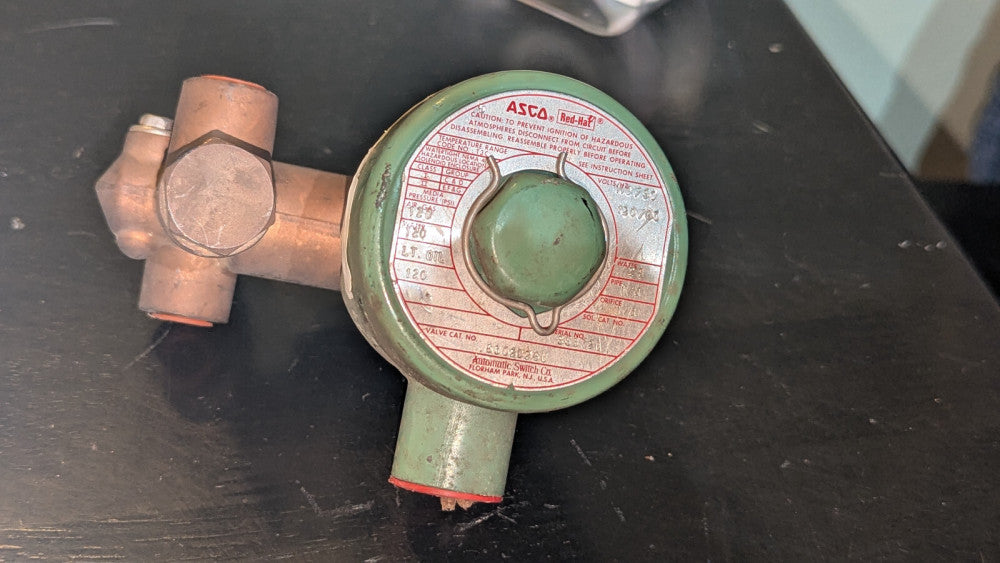 ASCO 8302D26U Valve 120psi gas oil H20 120VAC 1/4" NOS