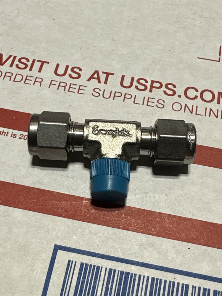 New Swagelok Stainless Branch Tee, 1/4" OD Tube x 1/8" MNPT, SS-400-3TTM