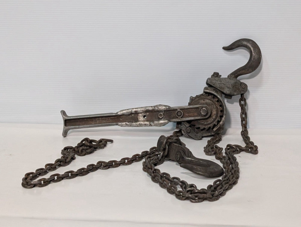 Ratchet Lever Chain Hoist, sturdy, no branding or weight limit information