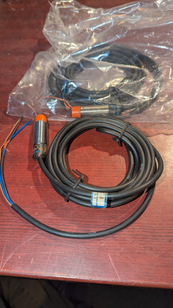 (2) NEW Autonics PR12-4DP Proximity Sensor