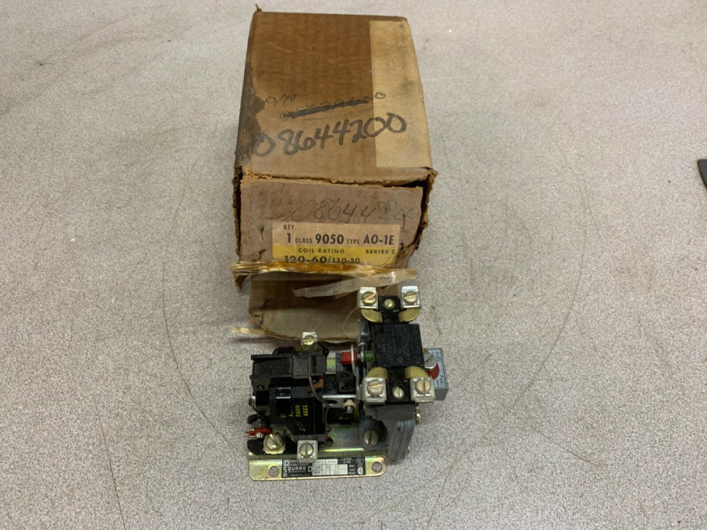 NEW SQUARE D 9050 A0-1E PNEUMATIC TIMING RELAY 9050 AO-1E