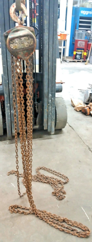 AMH MANUAL CHAIN HOIST 1.5 TON CAPACITY CHAIN LENGTH 168" LIFT CHAIN 142"