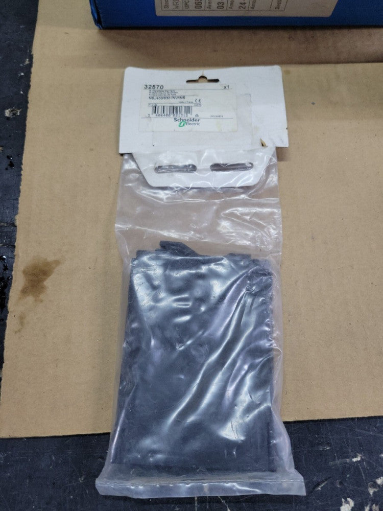 SCHNEIDER ELECTRIC 32570 SERVICE BARRIER PKG OF 6 NSMP NOS
