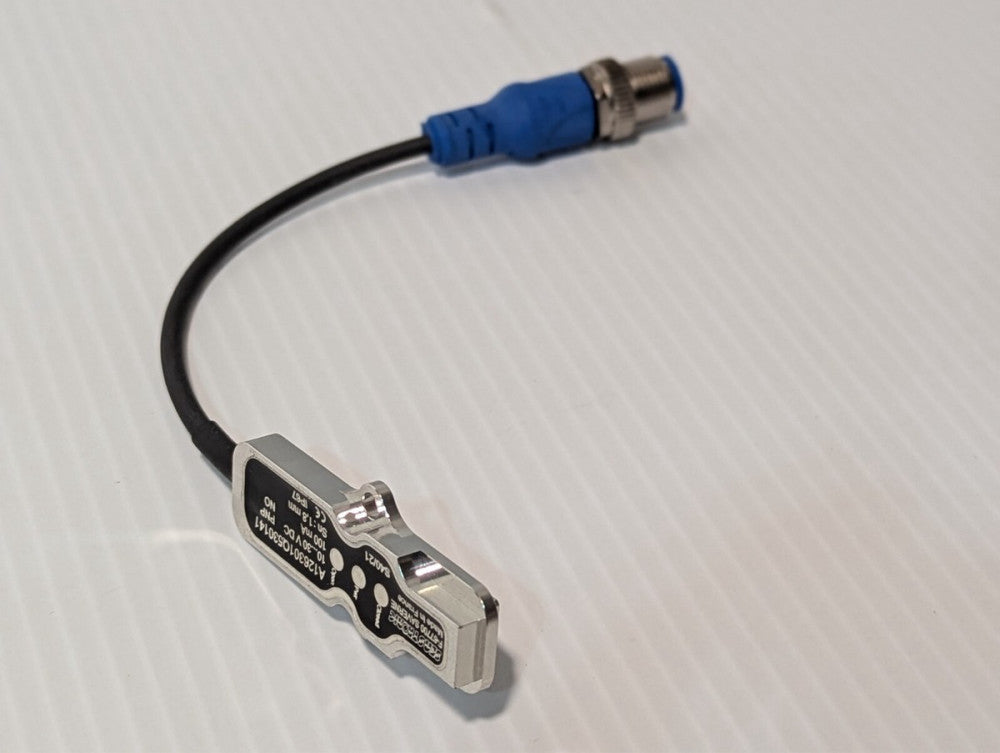 Senstronic A126301Q530141 3-Wire 4-Pin Digital PNP Oxygen Proximity Sensor
