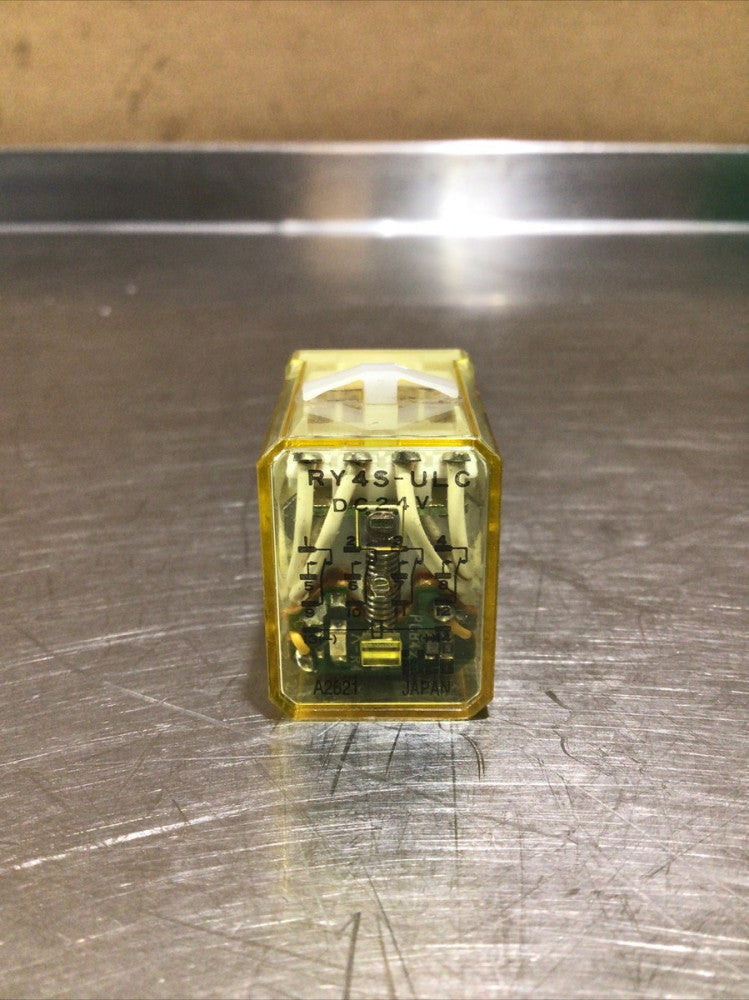 IDEC RY4S-ULC Relay, DC24V, 240VAC, 30-100VDC, NOS Surplus
