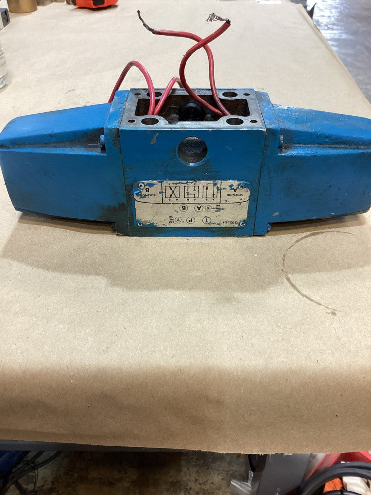 Vickers DG4S4L-012N-51 Hydraulic Directional Control Solenoid Valve D05 120V