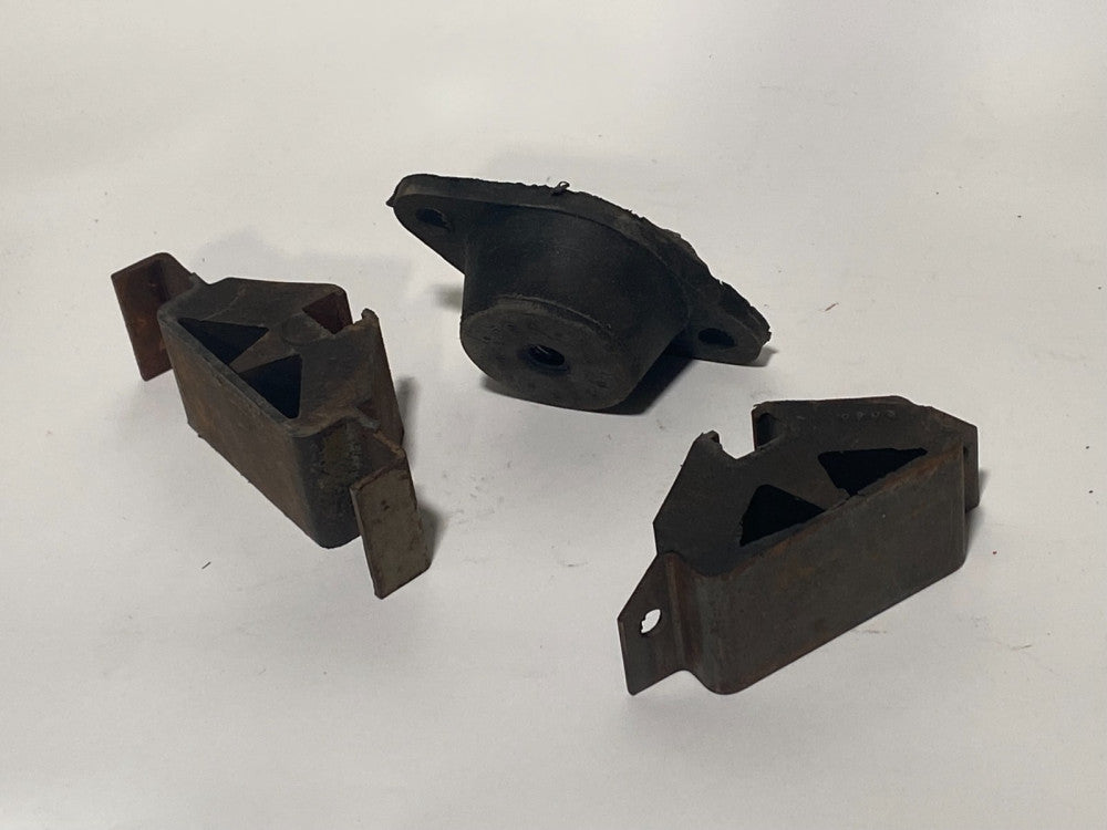 Lot of 22 Syntron 20841 20903 Rubber Elastomer Vibratory Feeder Parts Mounts